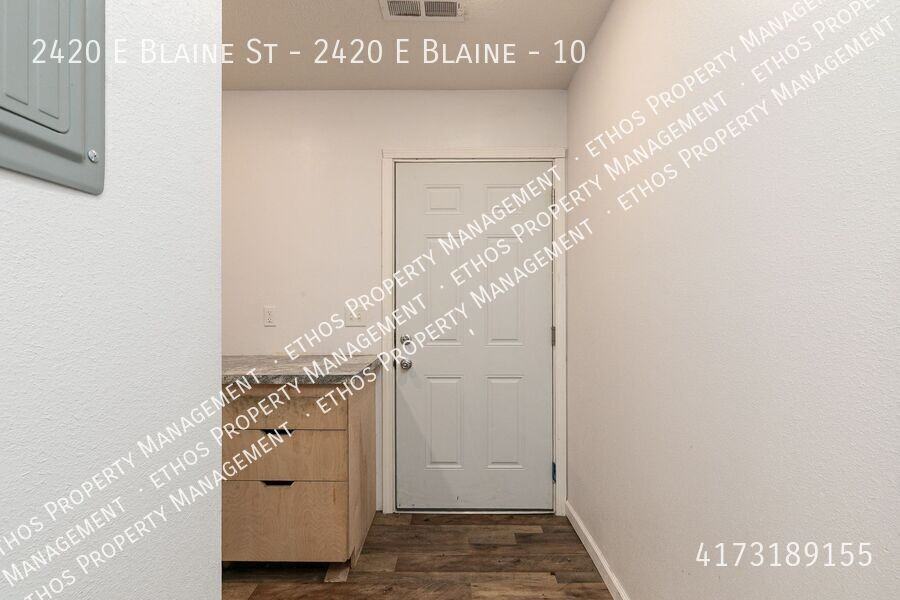 2420 E Blaine St - 2420 E Blaine #10 - Photo 2 of 8