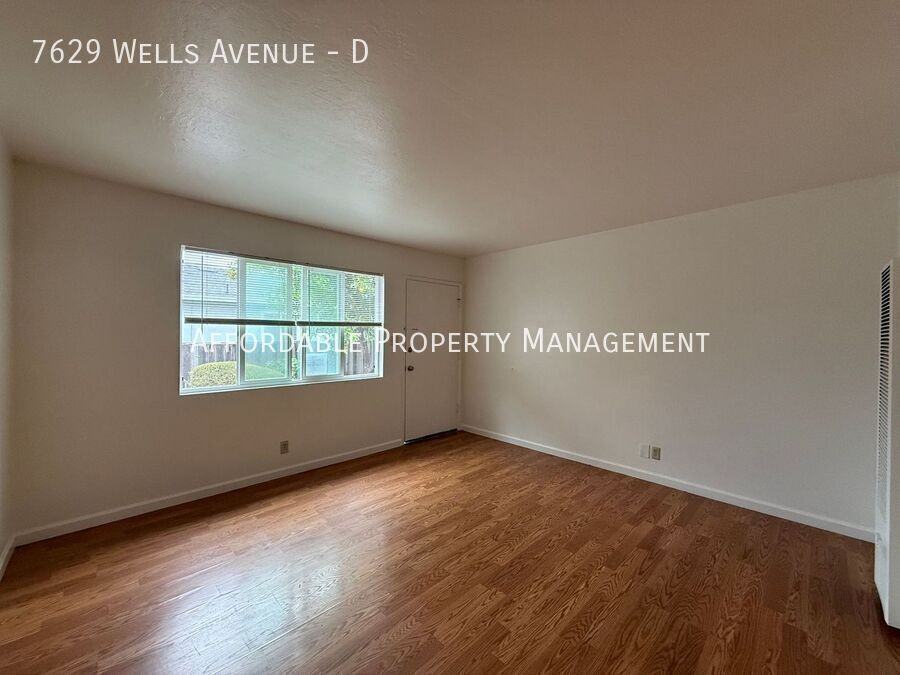 7629 Wells Ave #D - Photo 3 of 11
