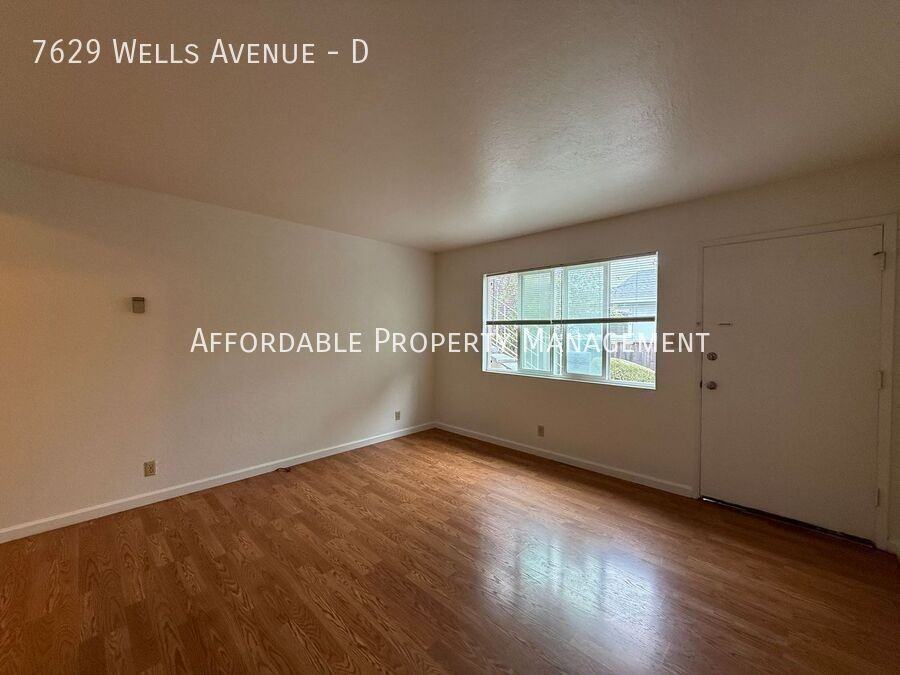 7629 Wells Ave #D - Photo 4 of 11