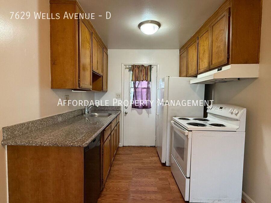 7629 Wells Ave #D - Photo 6 of 11