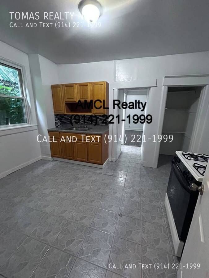 43 Currans Ln, Unit #1, Yonkers, NY 10701 #1 - Photo 3 of 6