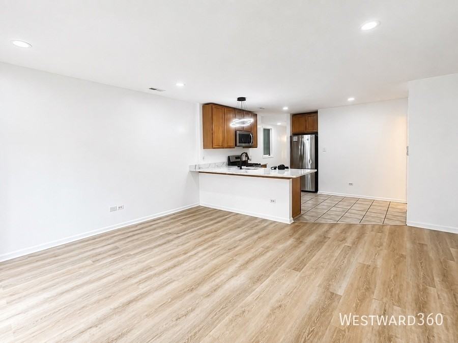 2534 W Harrison St #1 - Photo 2 of 26