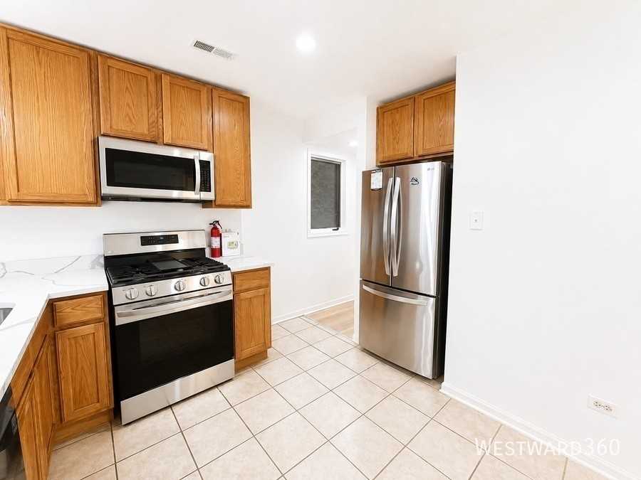 2534 W Harrison St #1 - Photo 7 of 26