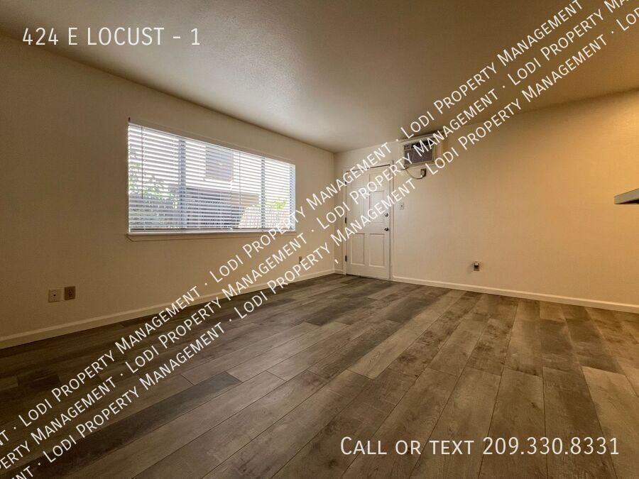 424 E Locust St #1 - Photo 4 of 13