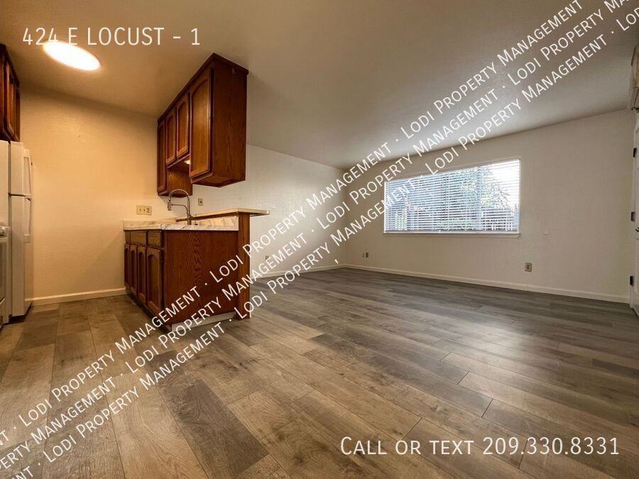 424 E Locust St #1 - Photo 5 of 13