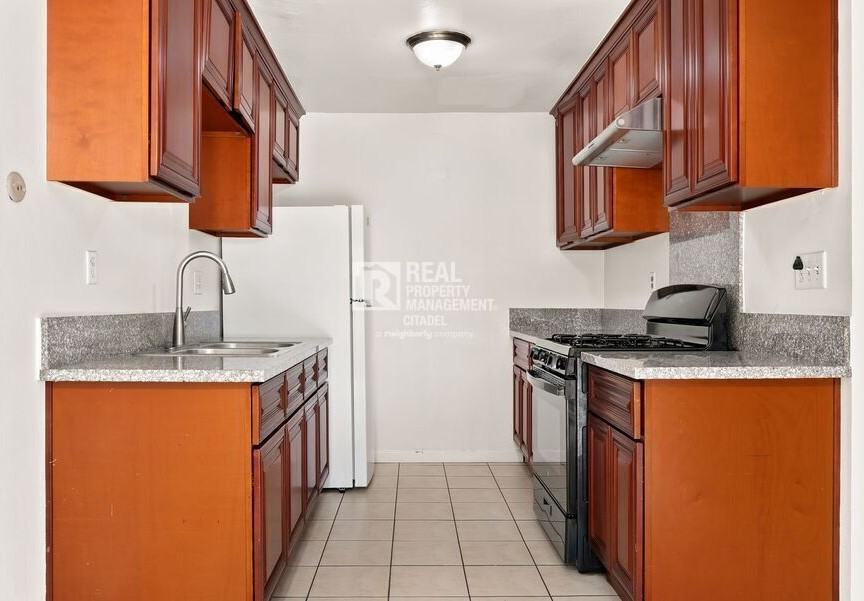 3009 Canyon Crest Dr #A - Photo 4 of 50