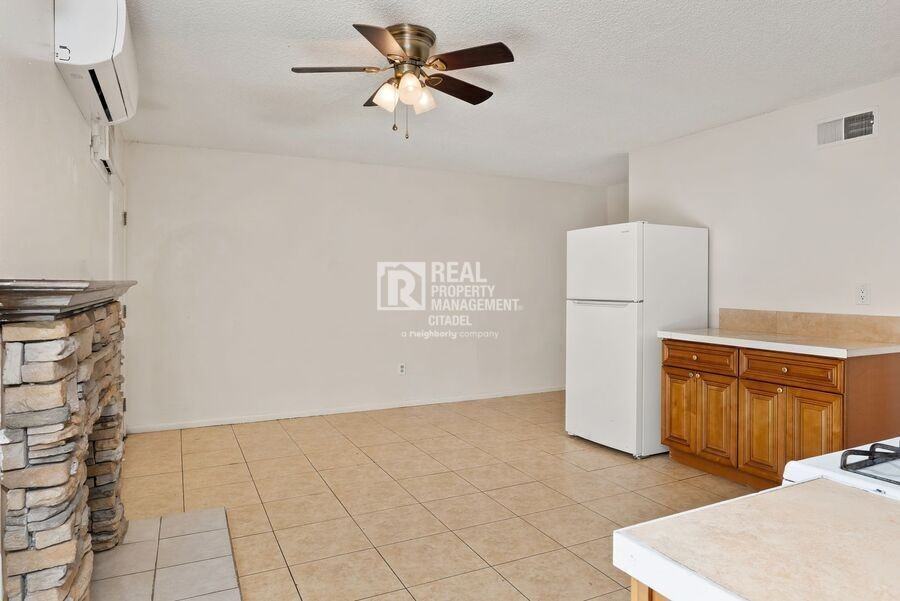 3009 Canyon Crest Dr #B - Photo 4 of 50