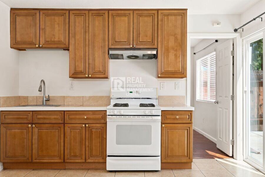 3009 Canyon Crest Dr #B - Photo 6 of 50