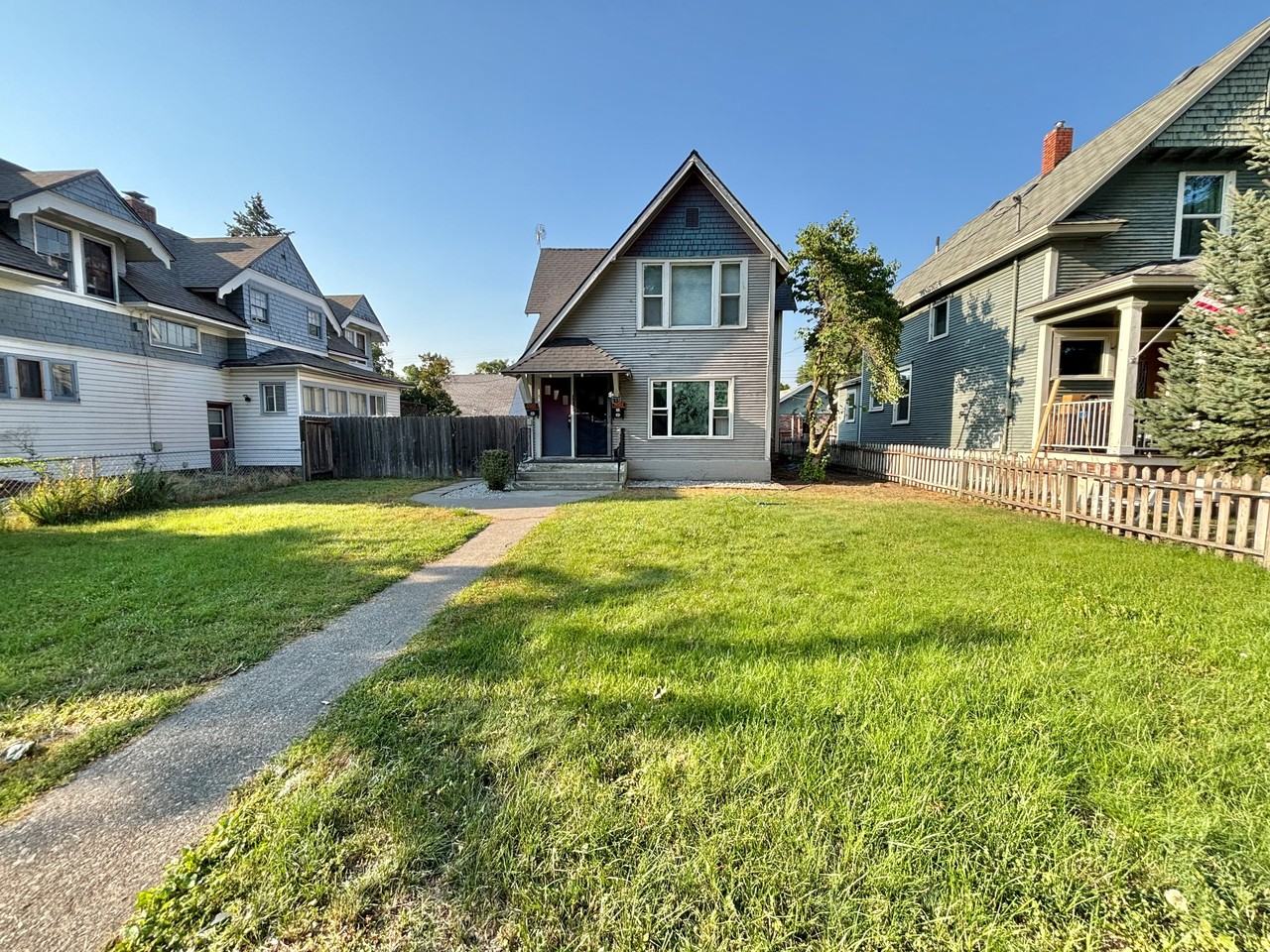 1122 W Augusta Ave #2