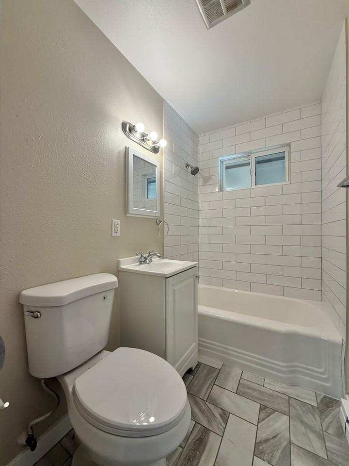 3216 N Maple St - Photo 5 of 8