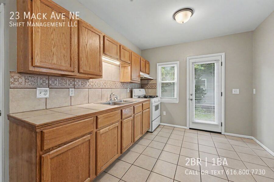 23 Mack Ave Ne - Photo 5 of 16