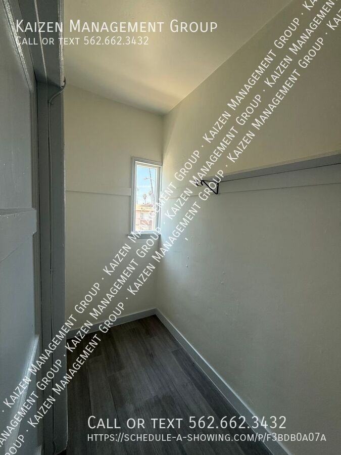 1634 Pine Ave #E - Photo 4 of 10