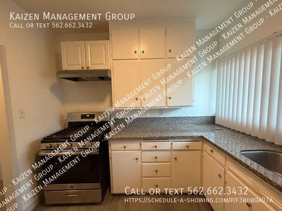 1634 Pine Ave #E - Photo 7 of 10