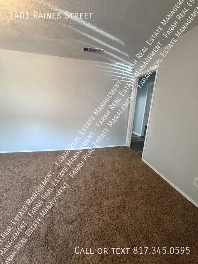 1401 Raines St - Photo 3 of 24