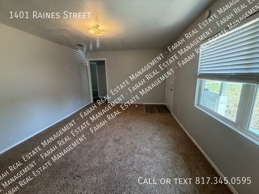 1401 Raines St - Photo 4 of 24