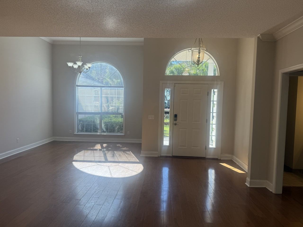 141 Royal Dr - Photo 3 of 25