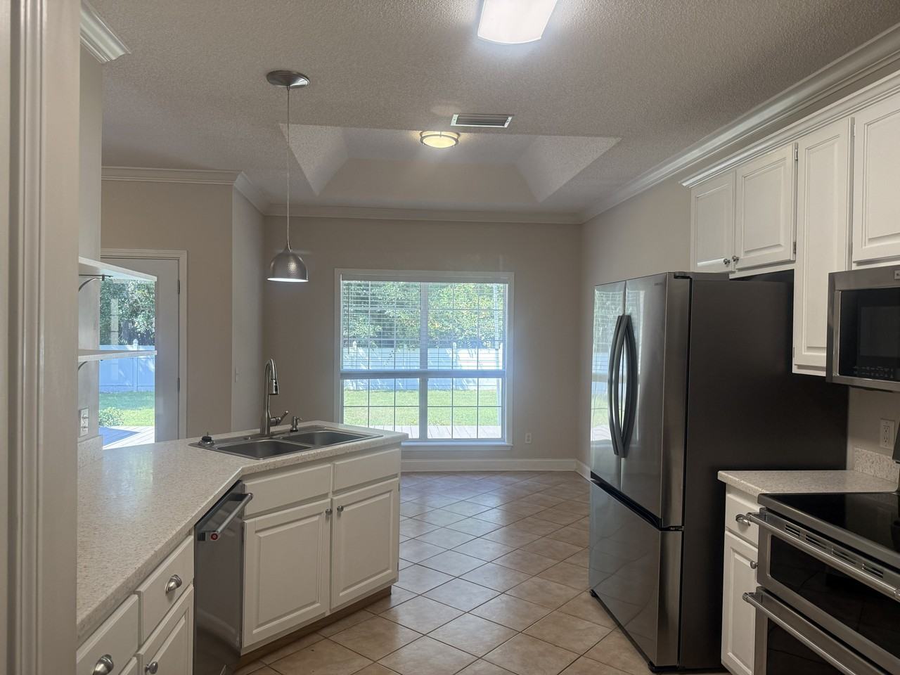141 Royal Dr - Photo 6 of 25