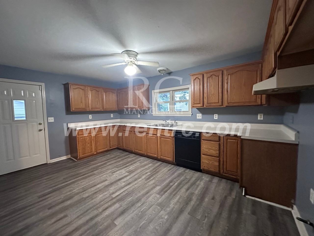 1101 Chandler St - Photo 2 of 27