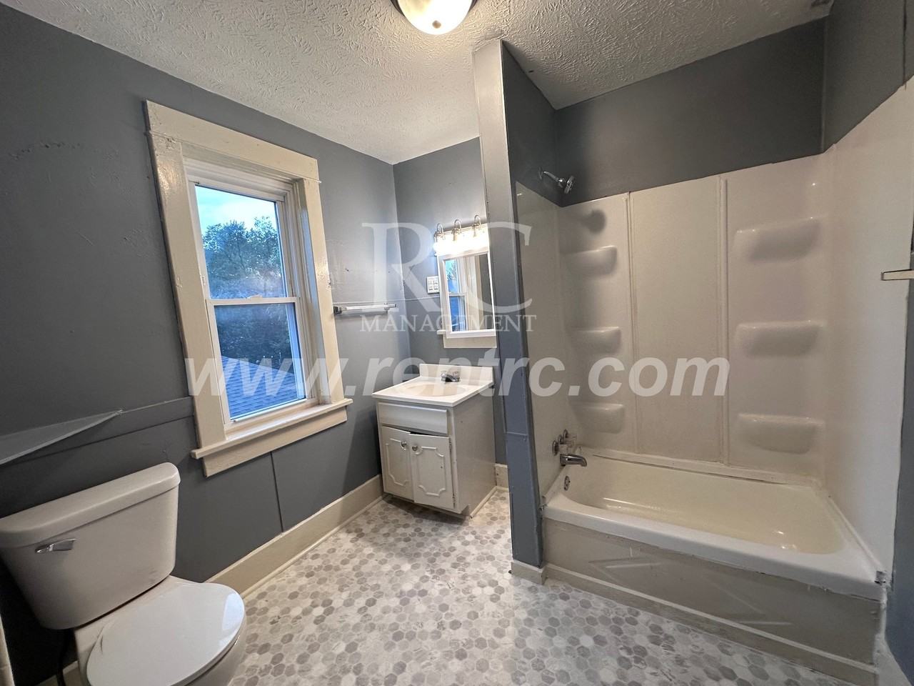 1101 Chandler St - Photo 5 of 27