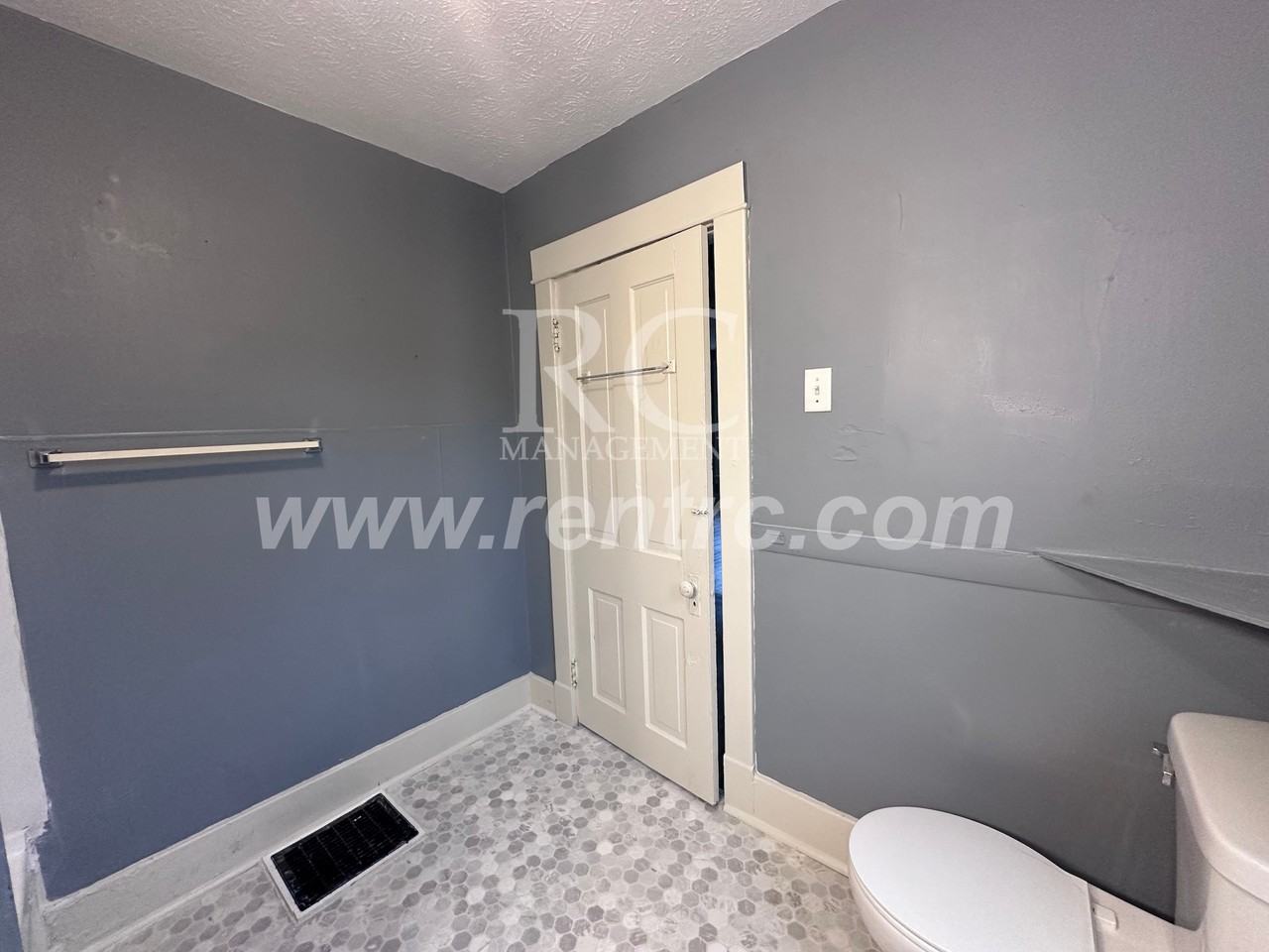 1101 Chandler St - Photo 6 of 27