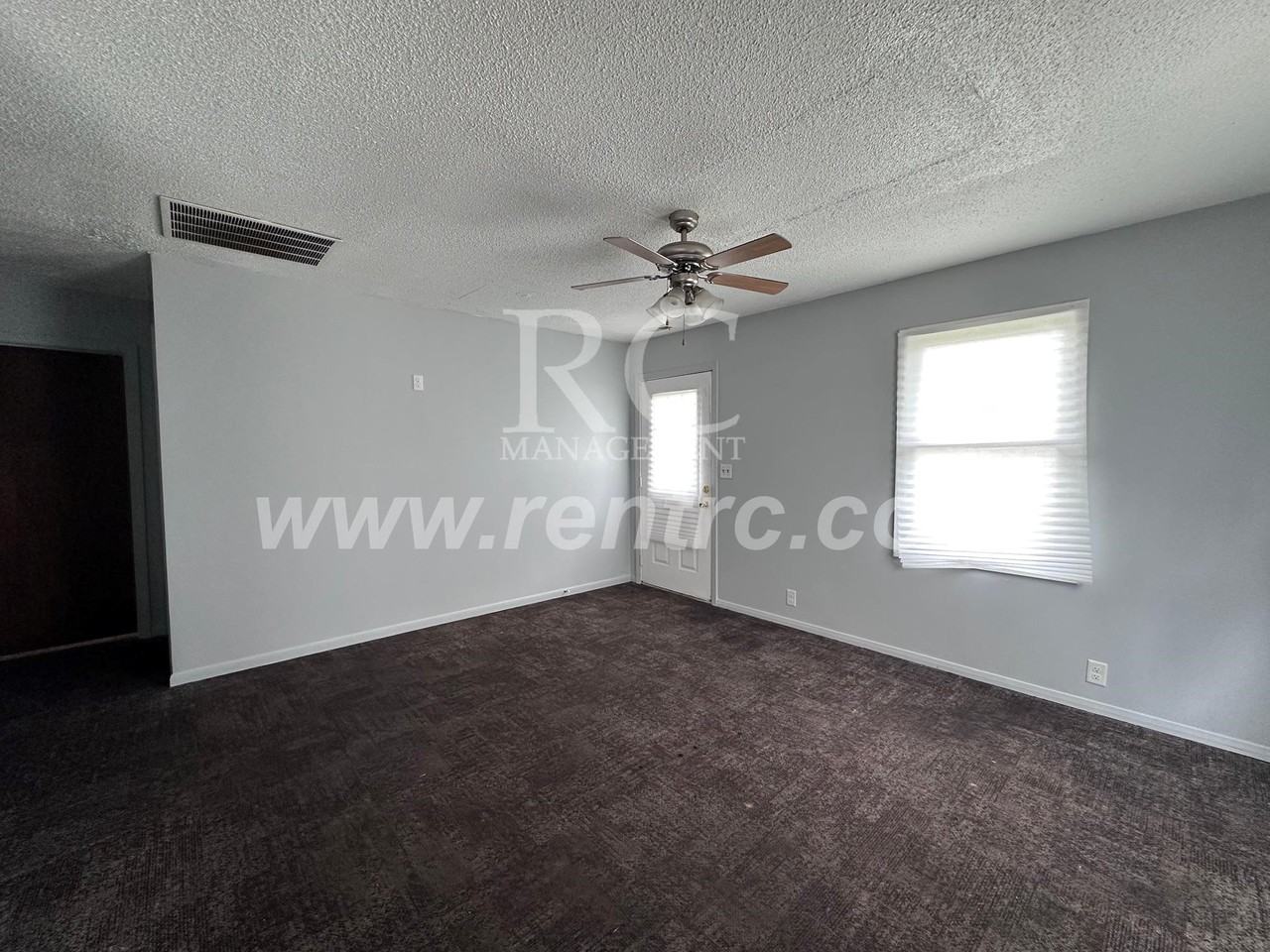 1404 E Main St #E - Photo 7 of 11