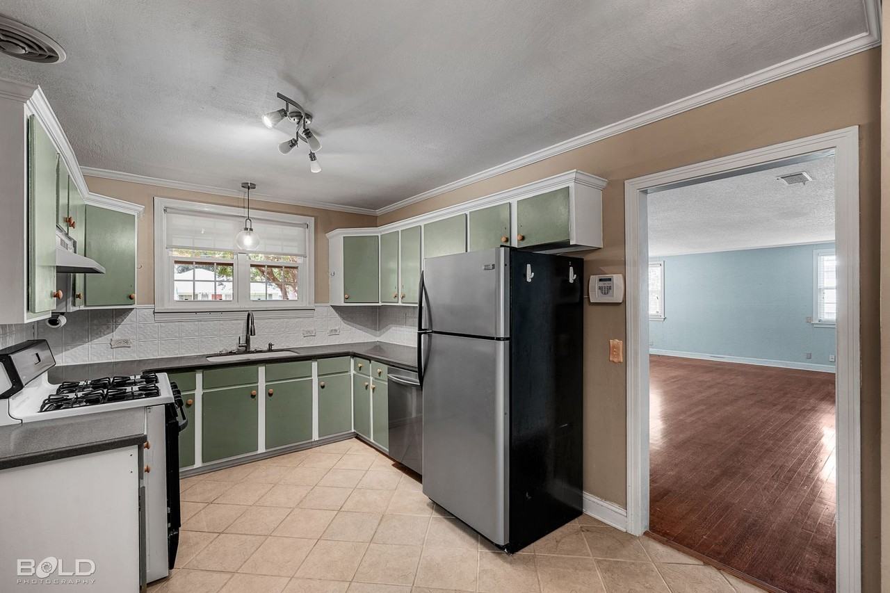 359 Carrollton Ave - Photo 4 of 36