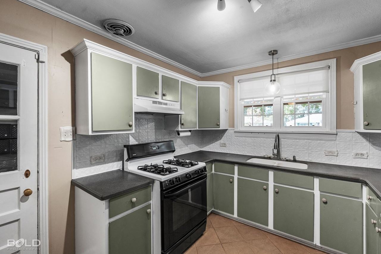 359 Carrollton Ave - Photo 7 of 36