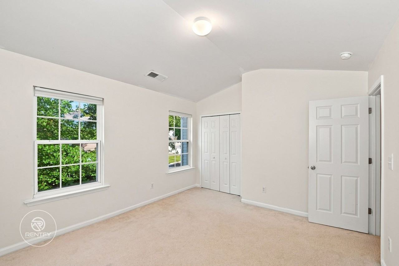 18478 Streamline Ct - Photo 7 of 17