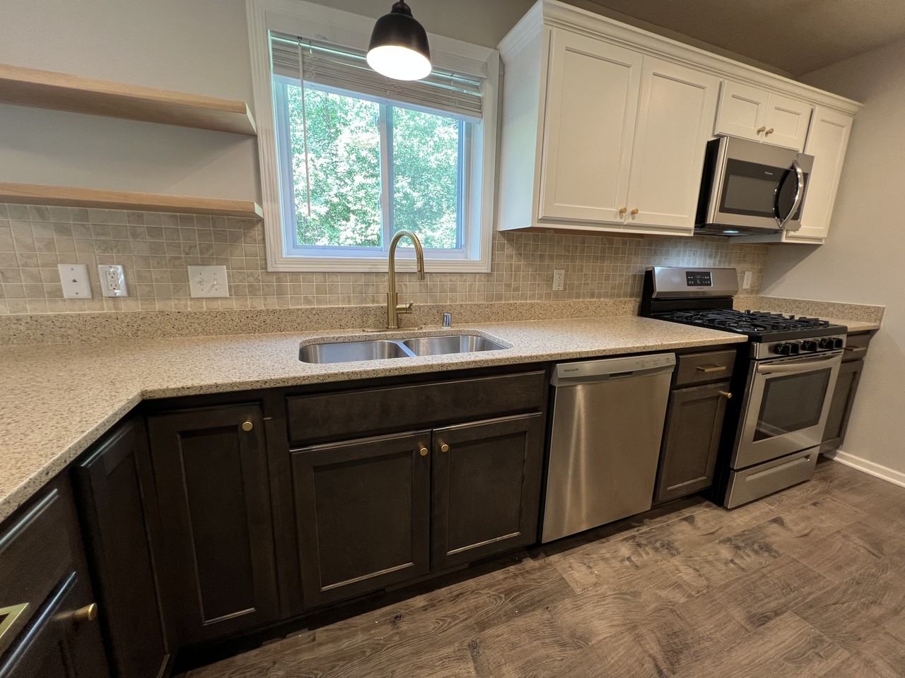 7110 Calumet Ct - Photo 4 of 38
