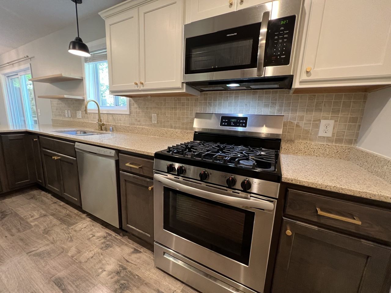 7110 Calumet Ct - Photo 5 of 38