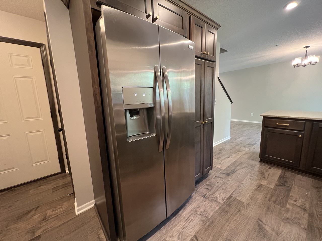 7110 Calumet Ct - Photo 6 of 38