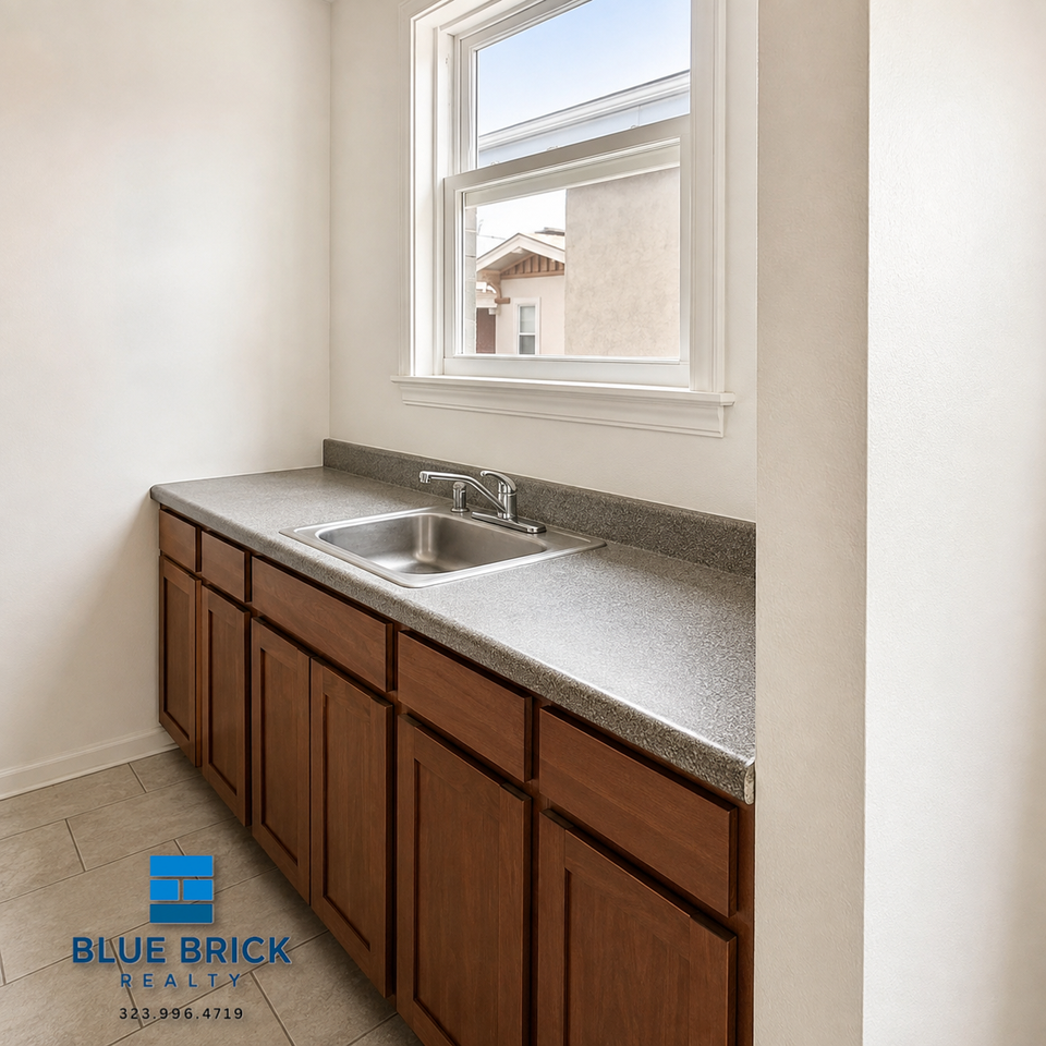 1511 W 11th Pl #11 - Photo 3 of 11