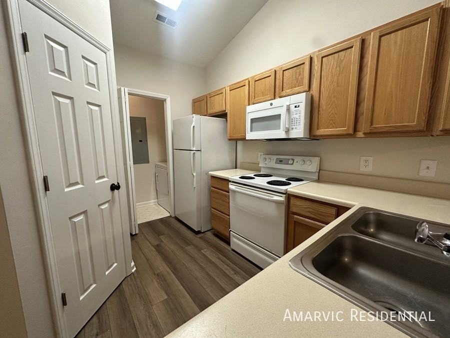 1851 Trailwood Heights Ln #301 - Photo 7 of 17