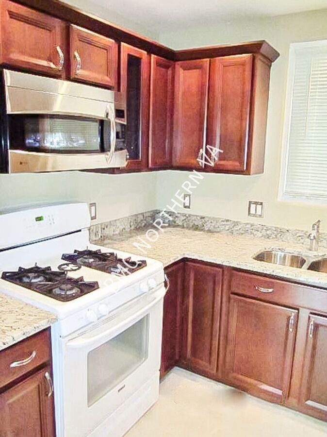 3553 Martha Custis Dr #905-35 - Photo 7 of 18