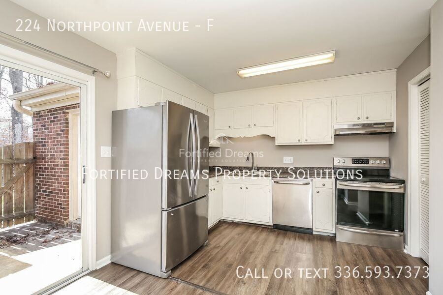 224 Northpoint Ave #F - Photo 4 of 15
