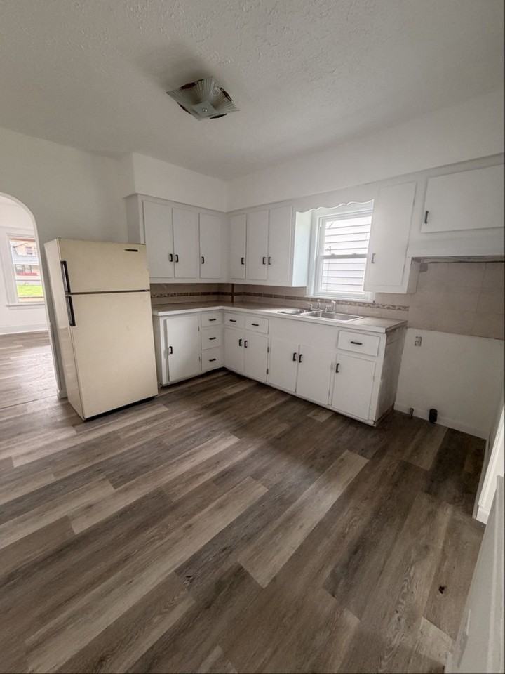 351 E Judson Ave - Photo 6 of 15