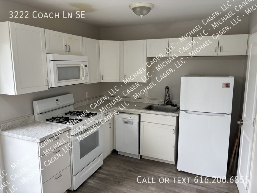 3222 Coach Ln Se - Photo 3 of 15