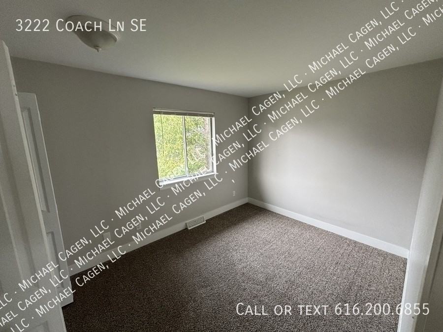 3222 Coach Ln Se - Photo 5 of 15