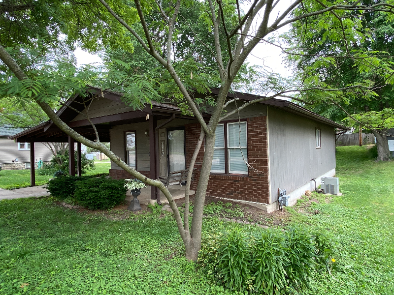 220 W Corbin St - Photo 4 of 25