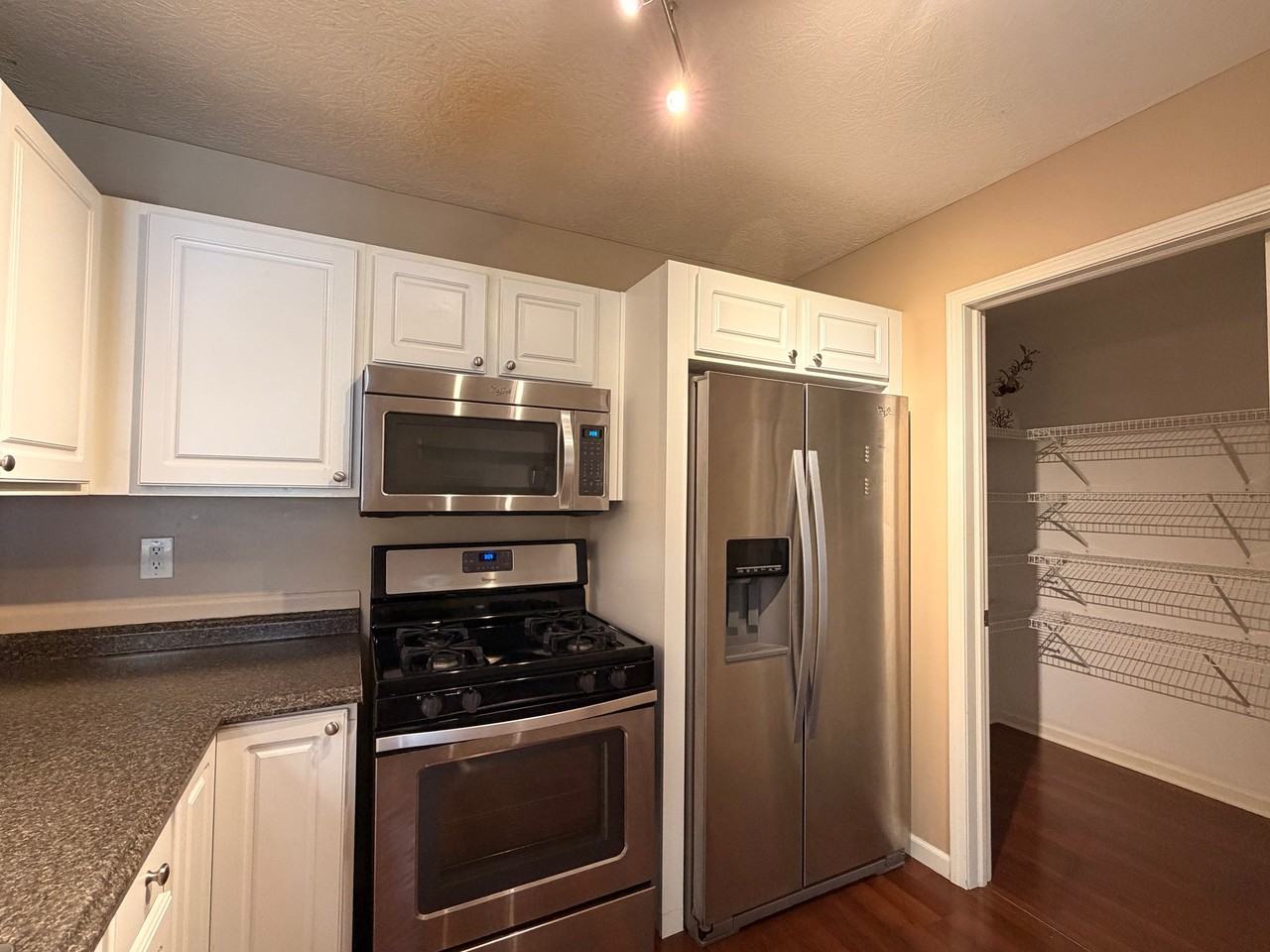 7408 Cayman Ln - Photo 5 of 36