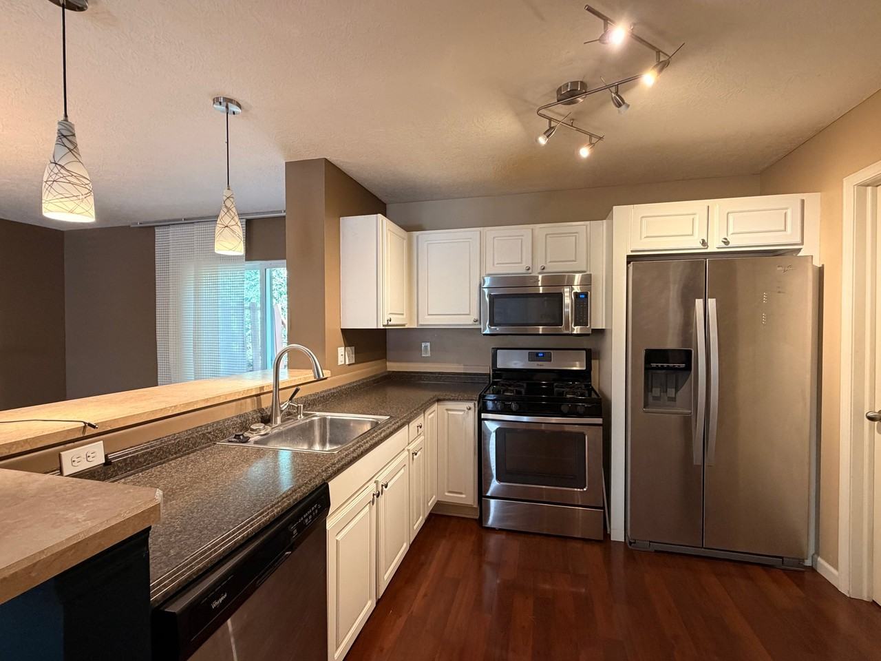 7408 Cayman Ln - Photo 6 of 36
