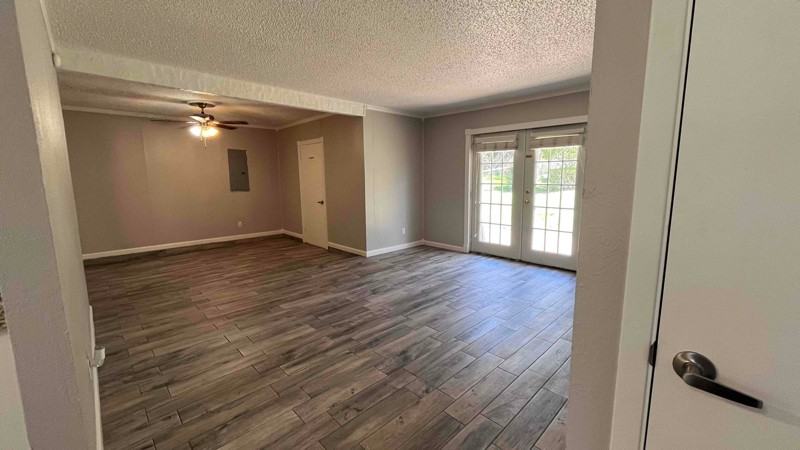 1243 Saturn Dr - Photo 3 of 9