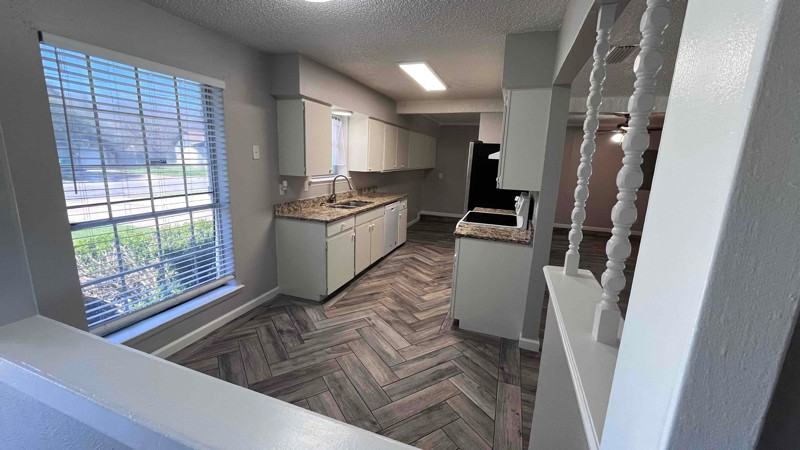 1243 Saturn Dr - Photo 4 of 9