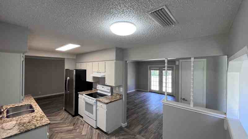 1243 Saturn Dr - Photo 5 of 9