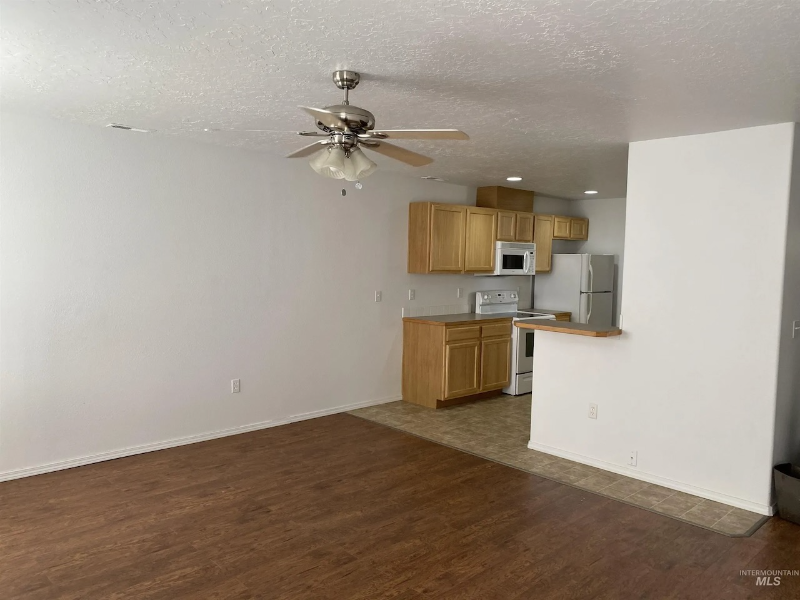 116 Ne Lotus Ct #116 - Photo 4 of 20