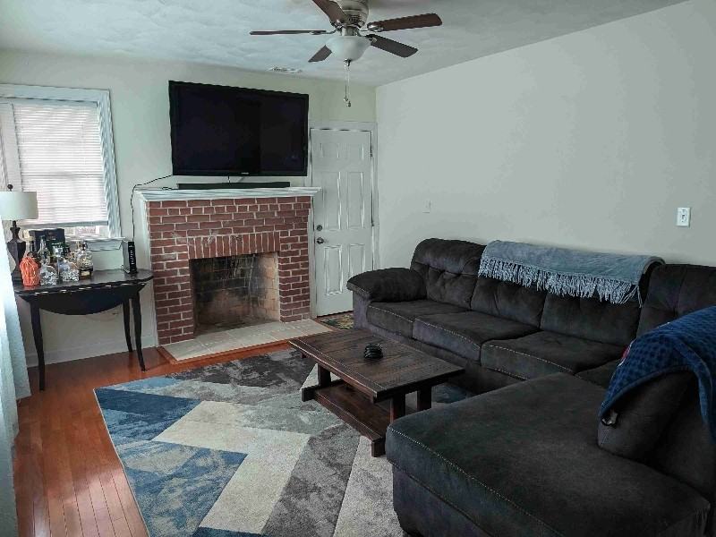 105 Jones St - Photo 5 of 13