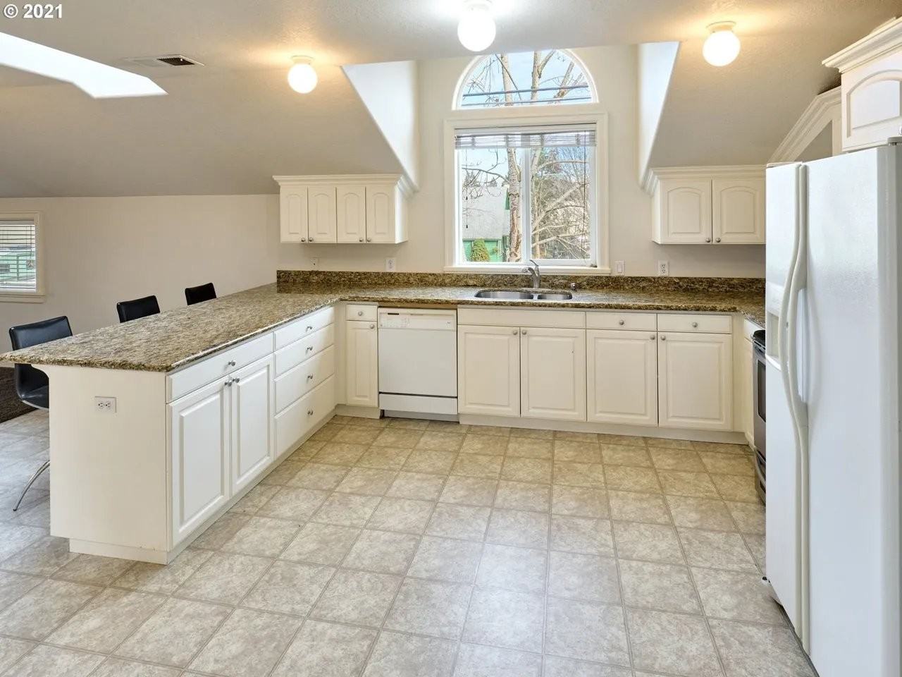 3289 3rd St - Photo 3 of 11