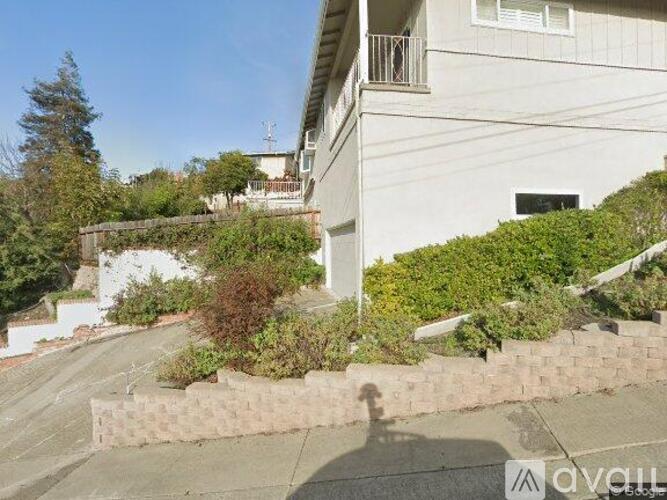 1 Gramercy Dr #3 - Photo 2 of 9