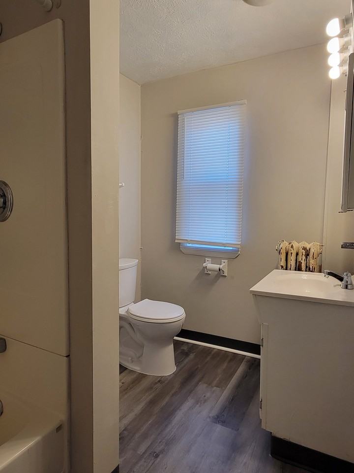 1514 Wood St #2 - Photo 6 of 17