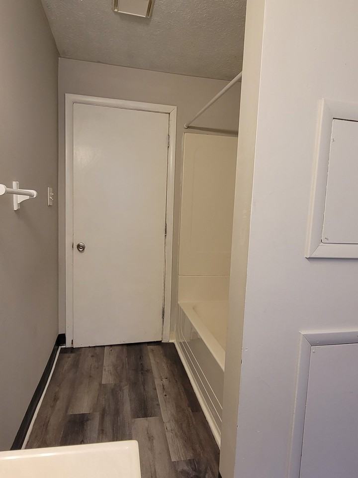 1514 Wood St #2 - Photo 7 of 17